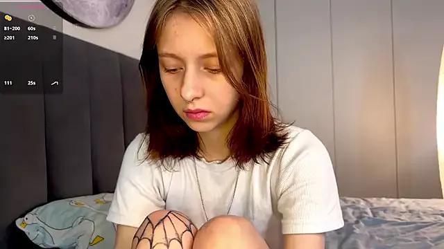 Discover our girls online shows and discover the company of countless livestreamers, with stunning shapes, sex toys and more.
