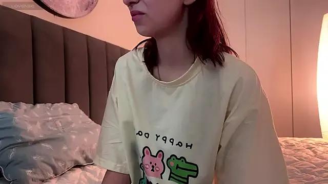 Discover our girls online shows and discover the company of countless livestreamers, with stunning shapes, sex toys and more.