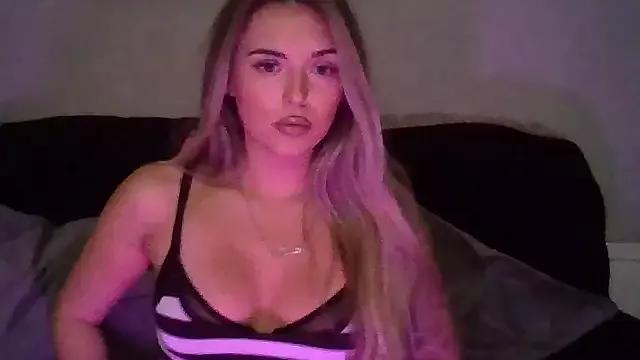 EllieEllxx from StripChat