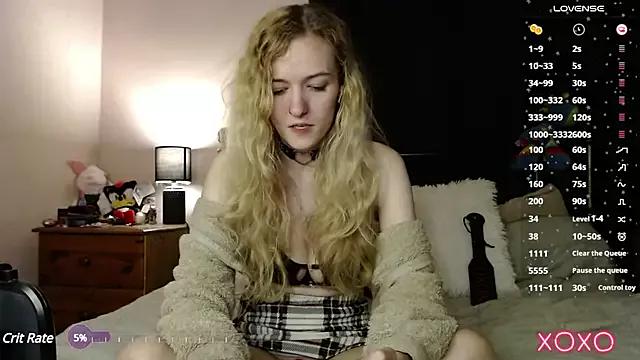 EllieeRose from StripChat
