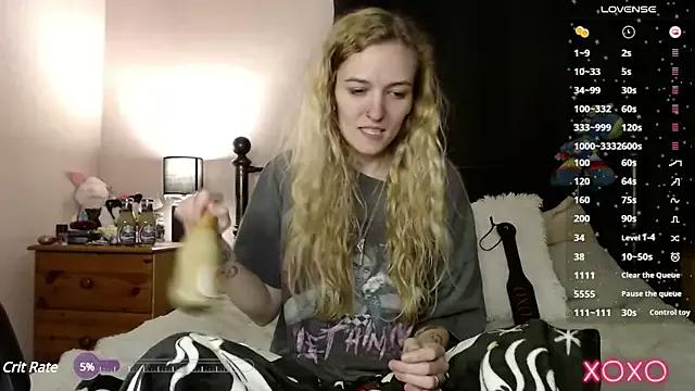 EllieeRose from StripChat is Freechat