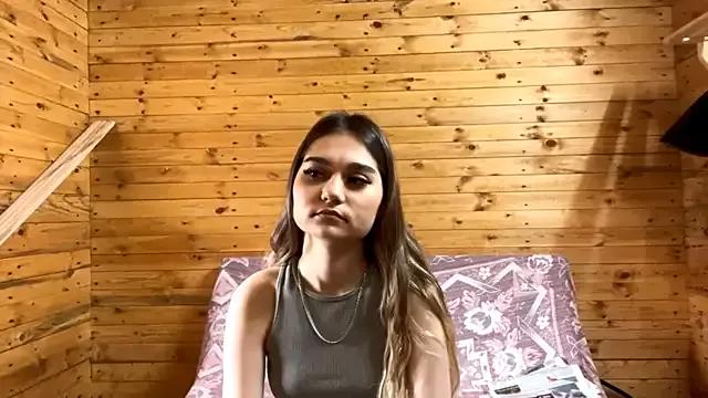 ellieluvureyes from StripChat is Freechat
