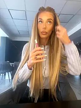 EllieRedd from StripChat is Freechat