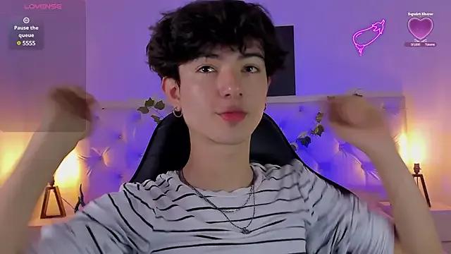 Elliot_younngg from StripChat