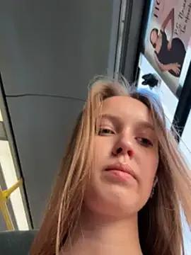 Discover our girls online shows and discover the company of countless livestreamers, with stunning shapes, sex toys and more.