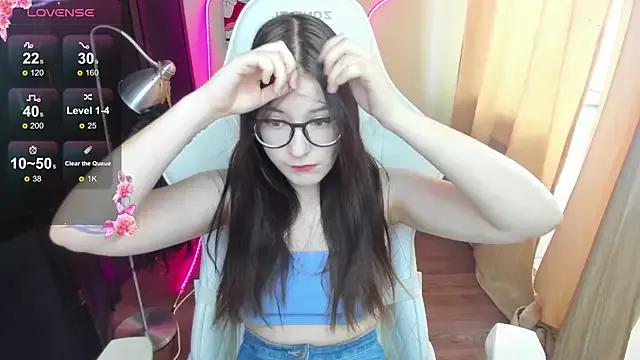 Discover our girls online shows and discover the company of countless livestreamers, with stunning shapes, sex toys and more.