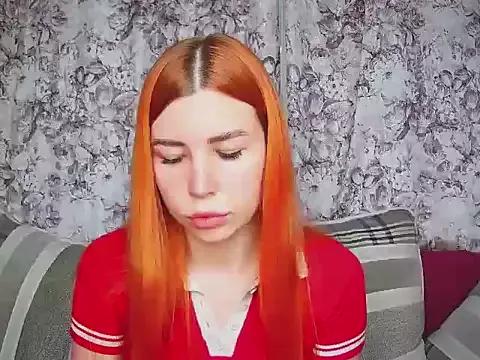 ElllaNuar from StripChat