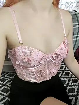 ElllaNuar from StripChat