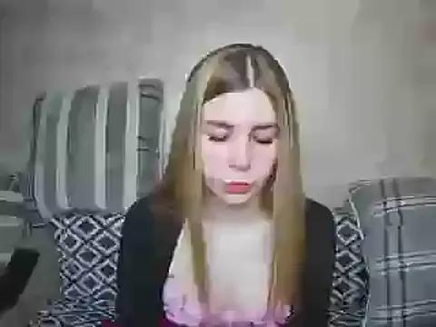 ElllaNuar from StripChat