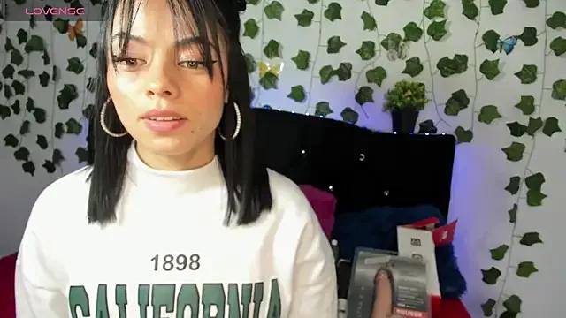 Elly_Thompson from StripChat is Freechat