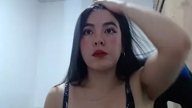 Discover our girls online shows and discover the company of countless livestreamers, with stunning shapes, sex toys and more.
