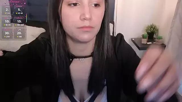 Discover our girls online shows and discover the company of countless livestreamers, with stunning shapes, sex toys and more.