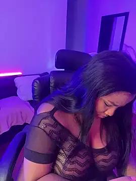 Discover our girls online shows and discover the company of countless livestreamers, with stunning shapes, sex toys and more.