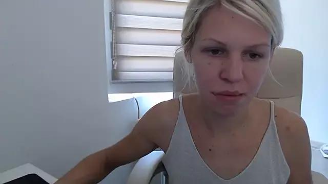 ElssaRush from StripChat