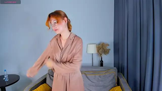 ElviaHewell webcams show profile image 