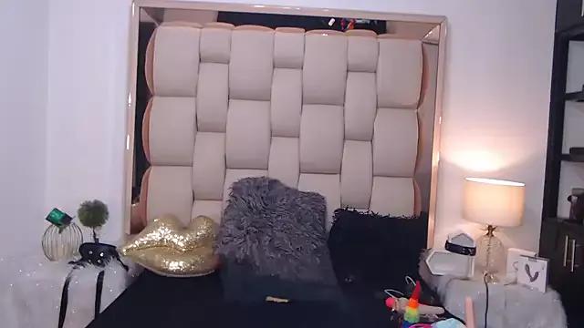 Discover our girls online shows and discover the company of countless livestreamers, with stunning shapes, sex toys and more.
