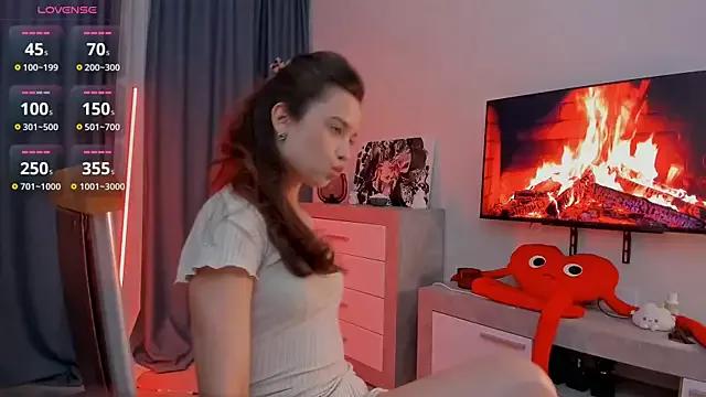 Discover our girls online shows and discover the company of countless livestreamers, with stunning shapes, sex toys and more.