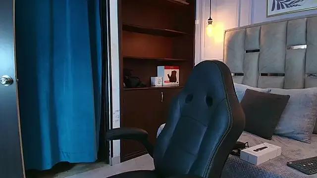 Emelie_Ch1 from StripChat