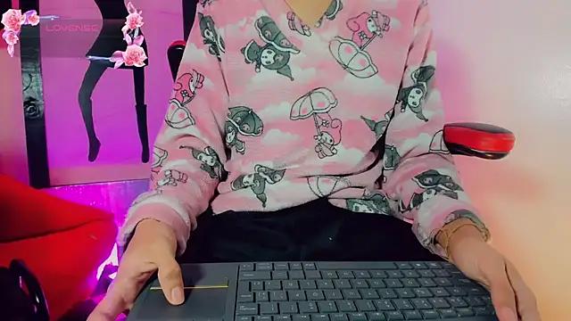 Discover our girls online shows and discover the company of countless livestreamers, with stunning shapes, sex toys and more.