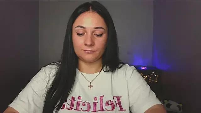 Emelyblum from StripChat