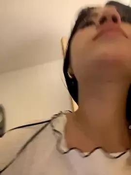 Discover our girls online shows and discover the company of countless livestreamers, with stunning shapes, sex toys and more.