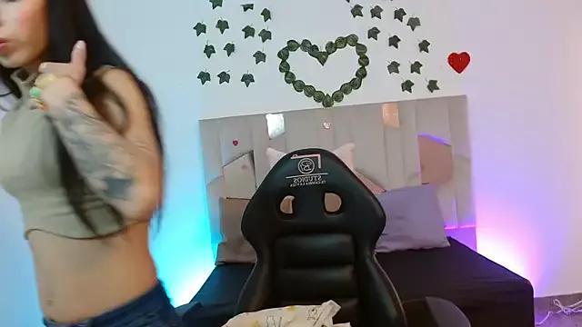 Emiily_tay from StripChat