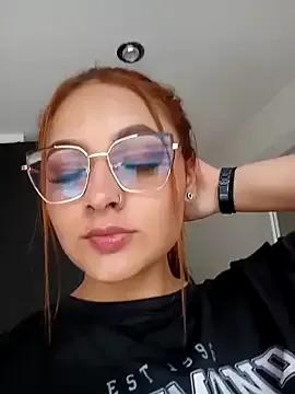 Emiily_W from StripChat