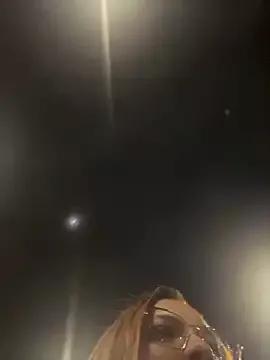 Emiily_W from StripChat