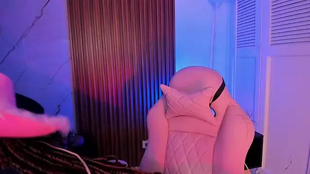 Emiilycollins from StripChat