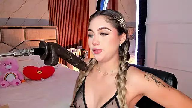 EmiilyHendriixx from StripChat
