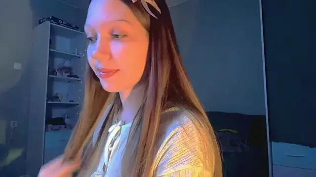 Discover our girls online shows and discover the company of countless livestreamers, with stunning shapes, sex toys and more.