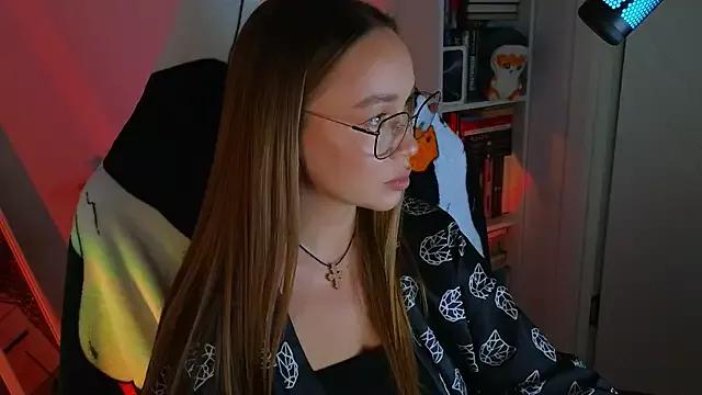 Discover our girls online shows and discover the company of countless livestreamers, with stunning shapes, sex toys and more.
