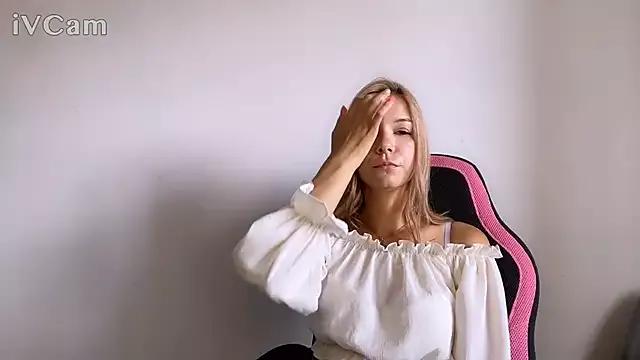 Discover our girls online shows and discover the company of countless livestreamers, with stunning shapes, sex toys and more.
