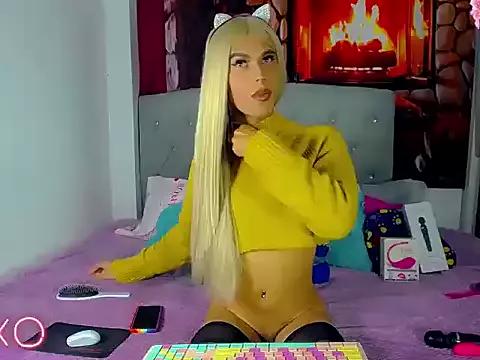 Discover our girls online shows and discover the company of countless livestreamers, with stunning shapes, sex toys and more.
