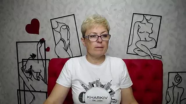 Discover our girls online shows and discover the company of countless livestreamers, with stunning shapes, sex toys and more.