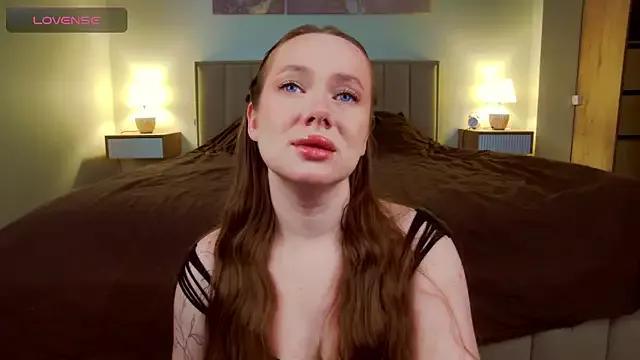 EmiliaNoah from StripChat is Freechat