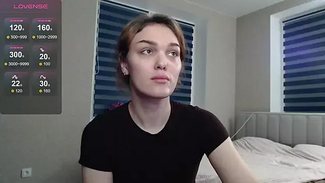 Discover our girls online shows and discover the company of countless livestreamers, with stunning shapes, sex toys and more.