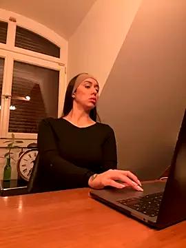 Photos of emiliasommer from StripChat is Freechat