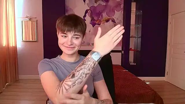 EmiliaYours from StripChat is Freechat