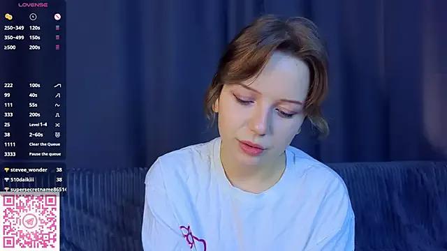 Discover our girls online shows and discover the company of countless livestreamers, with stunning shapes, sex toys and more.