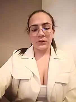 Discover our girls online shows and discover the company of countless livestreamers, with stunning shapes, sex toys and more.