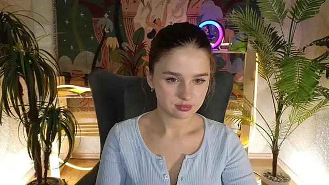 Discover our girls online shows and discover the company of countless livestreamers, with stunning shapes, sex toys and more.