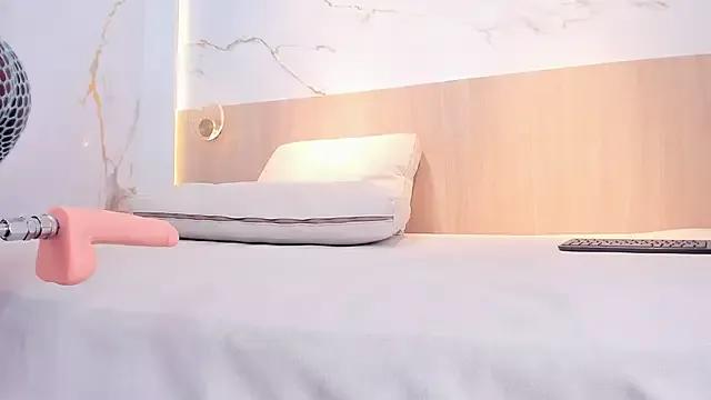 emily_browne from StripChat is Freechat