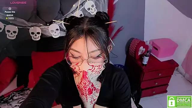 Discover our girls online shows and discover the company of countless livestreamers, with stunning shapes, sex toys and more.