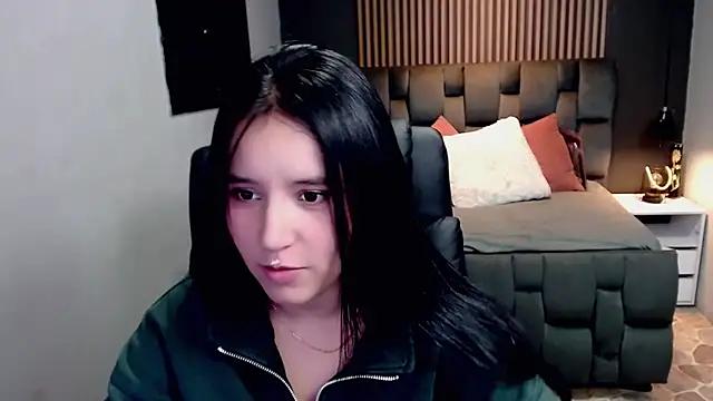 Discover our girls online shows and discover the company of countless livestreamers, with stunning shapes, sex toys and more.