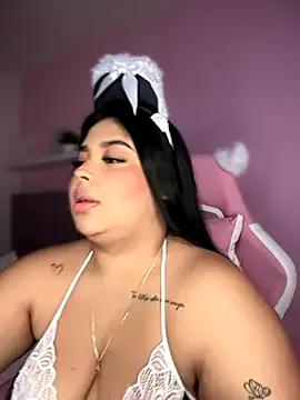 Discover our girls online shows and discover the company of countless livestreamers, with stunning shapes, sex toys and more.