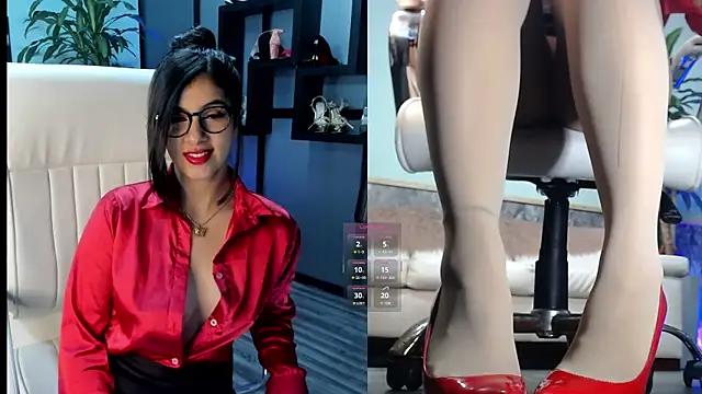 Discover our girls online shows and discover the company of countless livestreamers, with stunning shapes, sex toys and more.