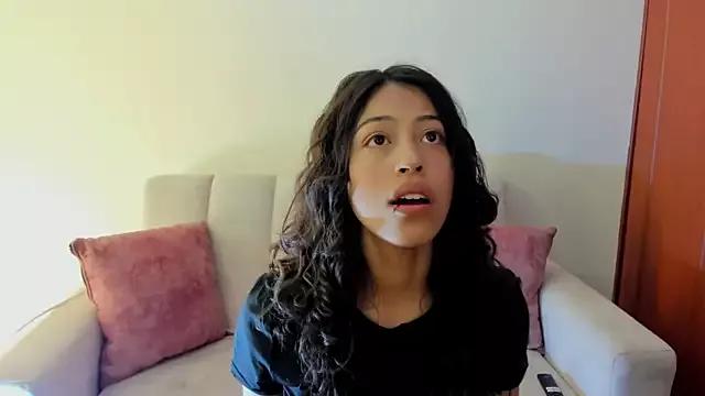 Discover our girls online shows and discover the company of countless livestreamers, with stunning shapes, sex toys and more.