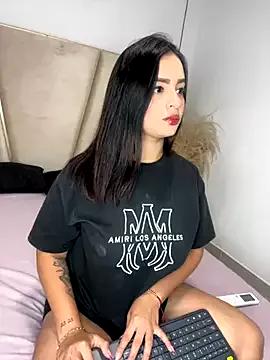 Discover our girls online shows and discover the company of countless livestreamers, with stunning shapes, sex toys and more.