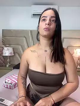 Discover our girls online shows and discover the company of countless livestreamers, with stunning shapes, sex toys and more.
